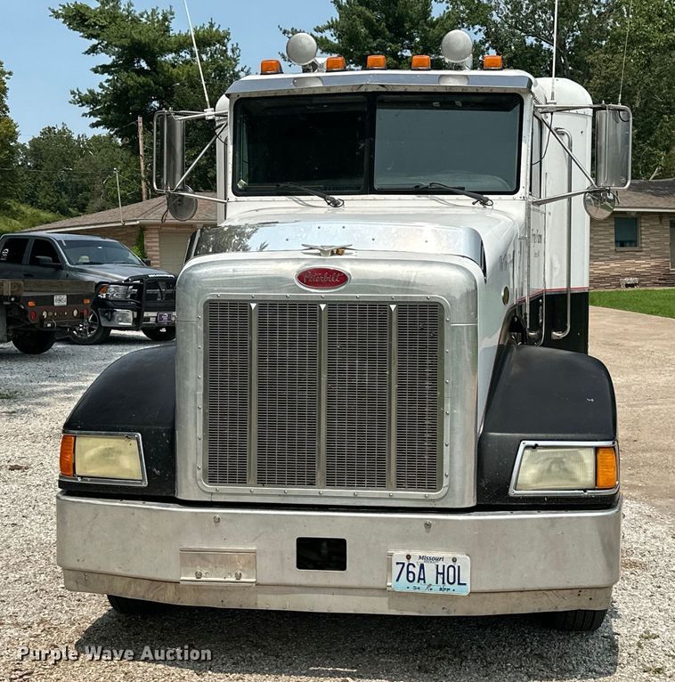 image for item ML9209 2003 Peterbilt 385  semi truck