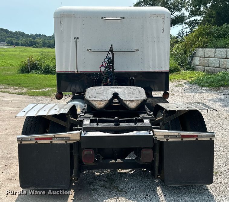 image for item ML9209 2003 Peterbilt 385  semi truck