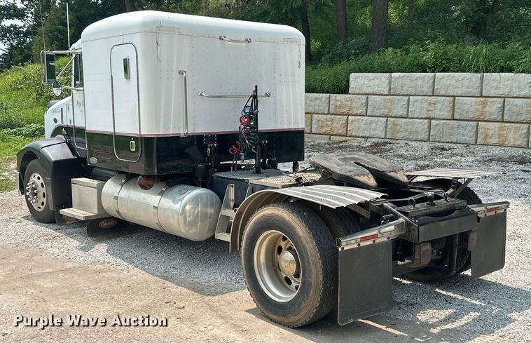 image for item ML9209 2003 Peterbilt 385  semi truck