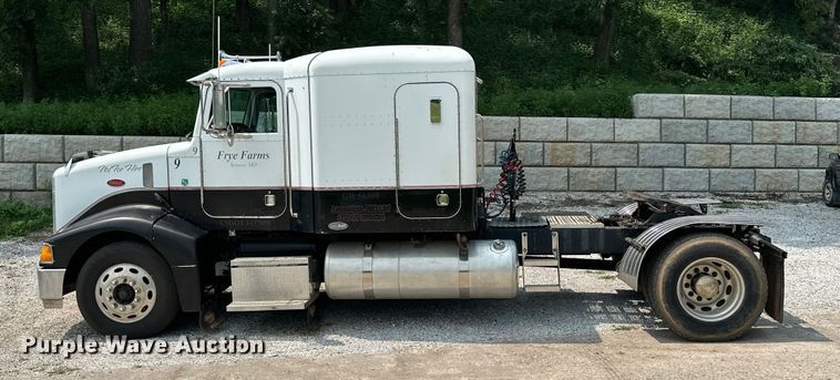 image for item ML9209 2003 Peterbilt 385  semi truck