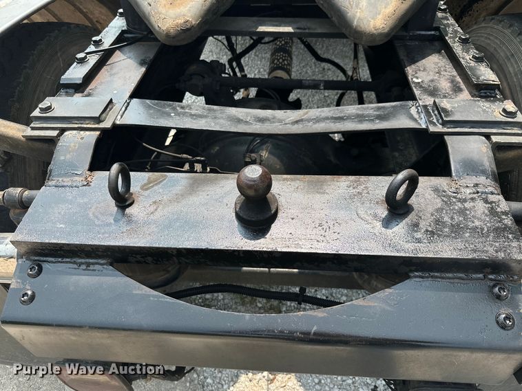 image for item ML9209 2003 Peterbilt 385  semi truck