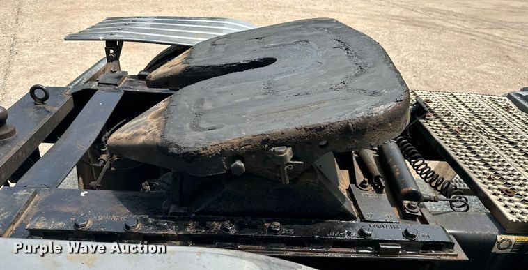 image for item ML9209 2003 Peterbilt 385  semi truck