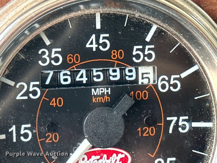 image for item ML9209 2003 Peterbilt 385  semi truck