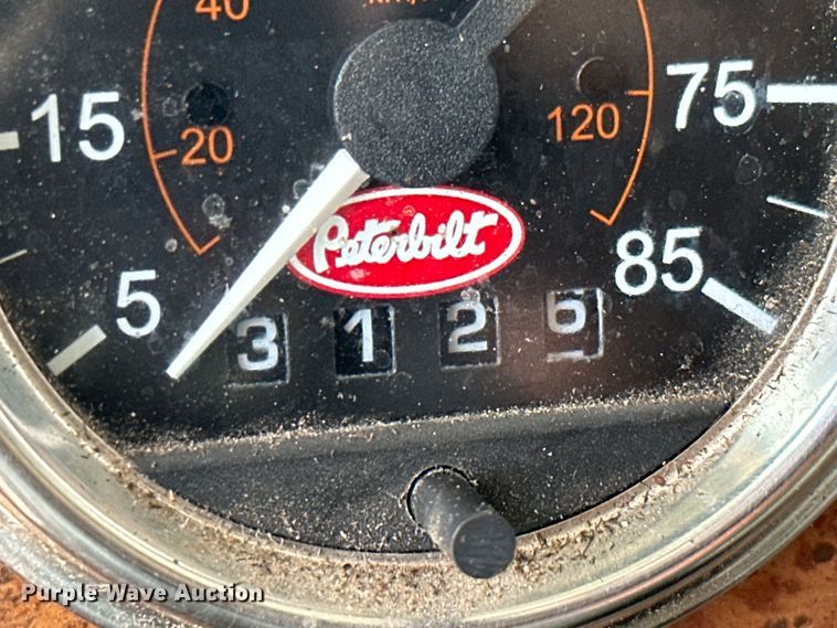 image for item ML9209 2003 Peterbilt 385  semi truck