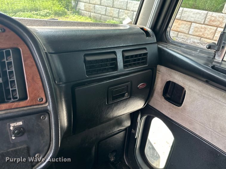 image for item ML9209 2003 Peterbilt 385  semi truck