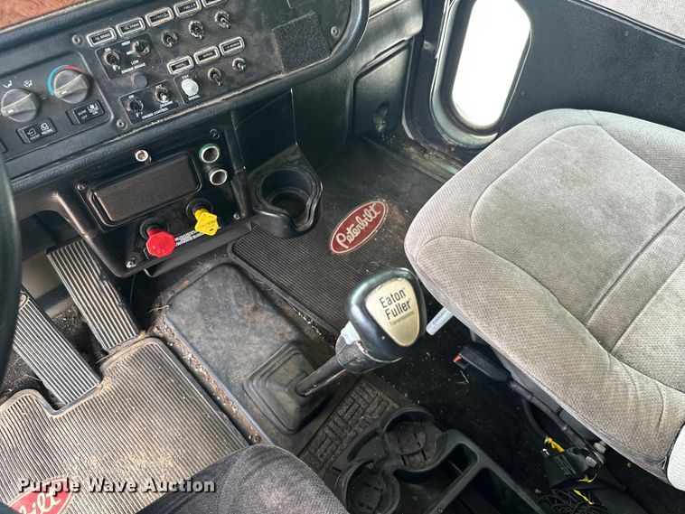 image for item ML9209 2003 Peterbilt 385  semi truck