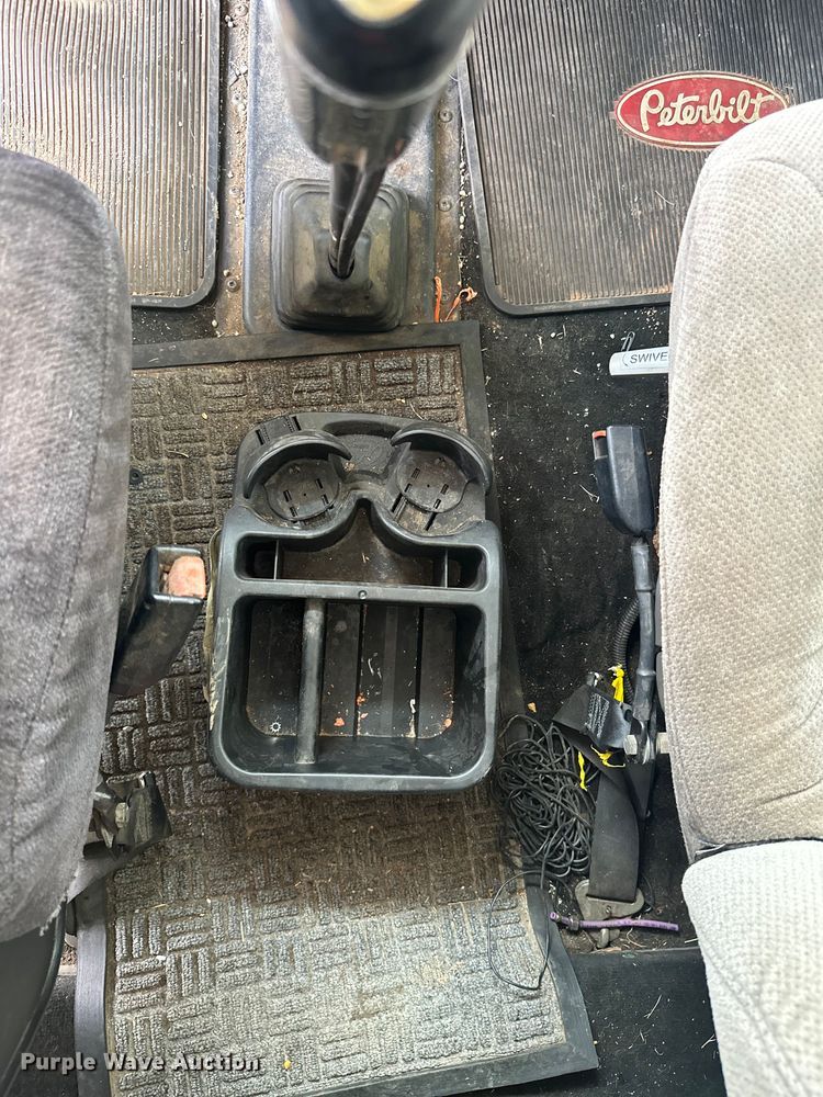 image for item ML9209 2003 Peterbilt 385  semi truck