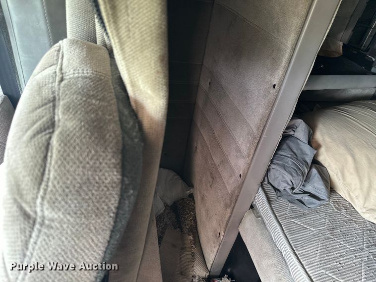 image for item ML9209 2003 Peterbilt 385  semi truck