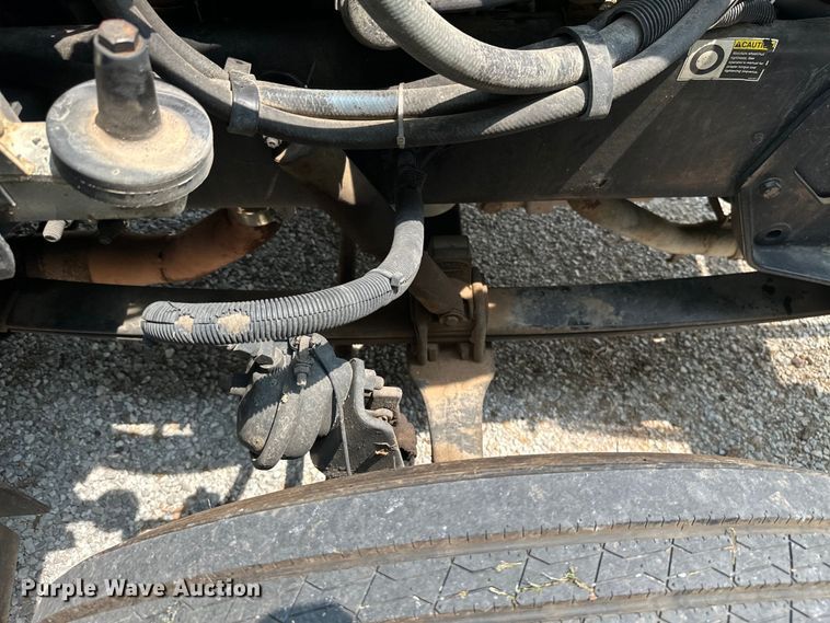 image for item ML9209 2003 Peterbilt 385  semi truck