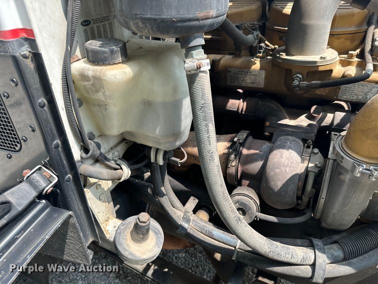 image for item ML9209 2003 Peterbilt 385  semi truck