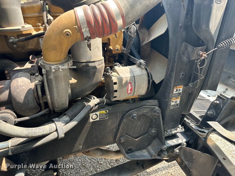 image for item ML9209 2003 Peterbilt 385  semi truck