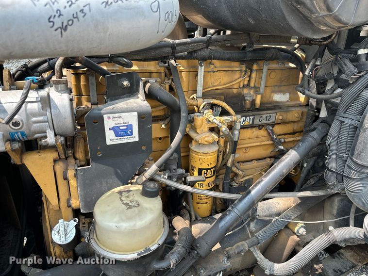 image for item ML9209 2003 Peterbilt 385  semi truck