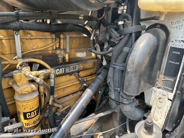 image for item ML9209 2003 Peterbilt 385  semi truck