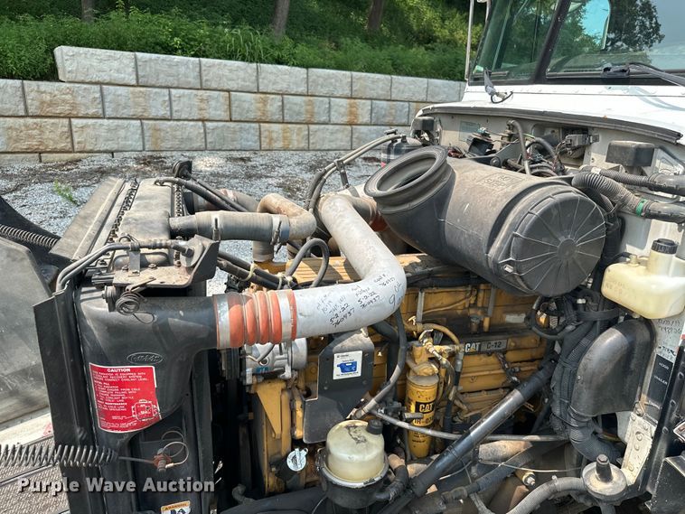 image for item ML9209 2003 Peterbilt 385  semi truck