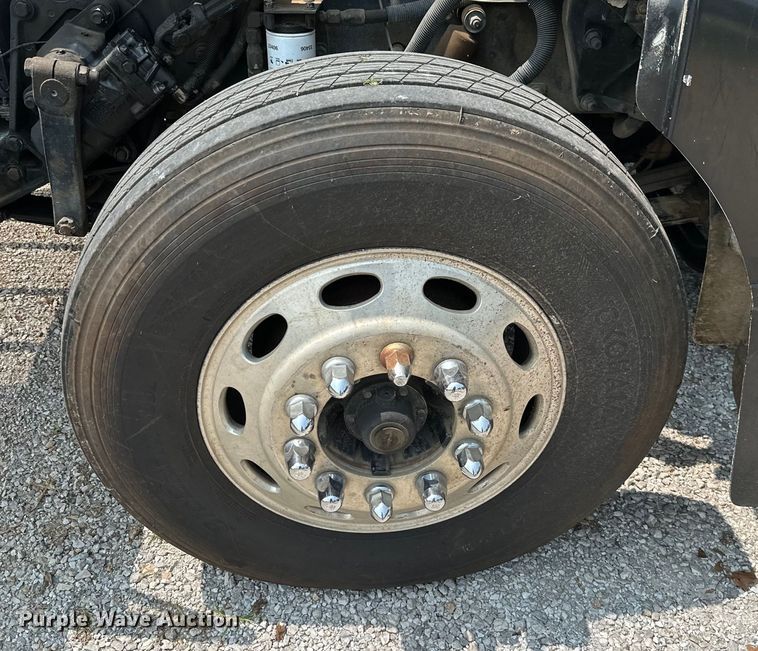 image for item ML9209 2003 Peterbilt 385  semi truck