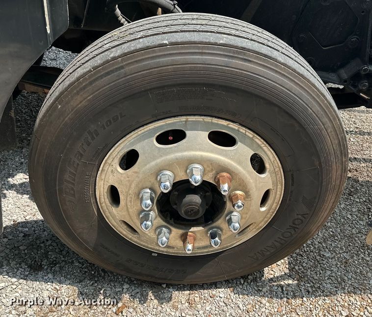 image for item ML9209 2003 Peterbilt 385  semi truck