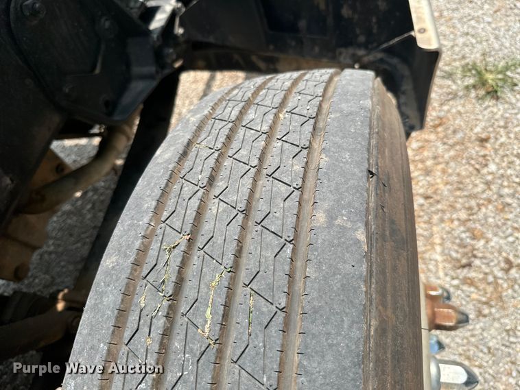 image for item ML9209 2003 Peterbilt 385  semi truck