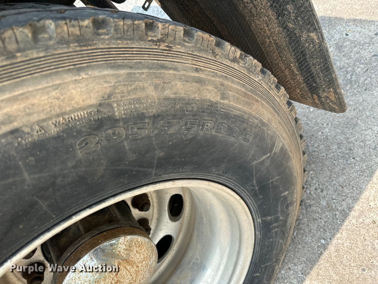 image for item ML9209 2003 Peterbilt 385  semi truck