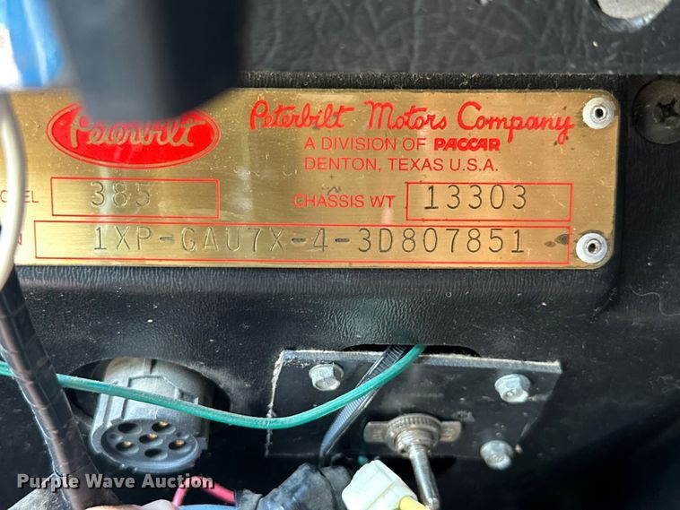 image for item ML9209 2003 Peterbilt 385  semi truck