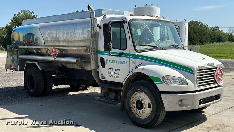 image for item ML9261 2006 Freightliner Business Class M2  fuel truck