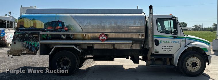 image for item ML9261 2006 Freightliner Business Class M2  fuel truck