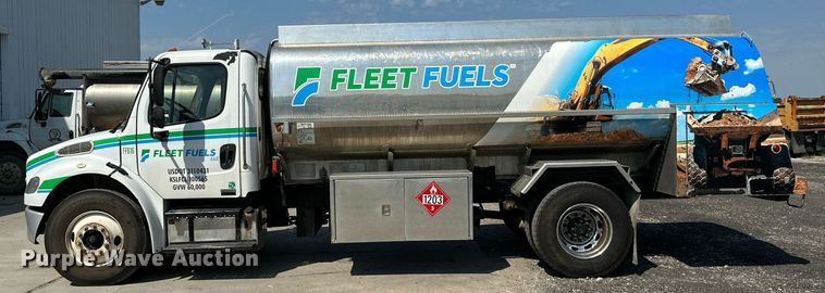image for item ML9261 2006 Freightliner Business Class M2  fuel truck