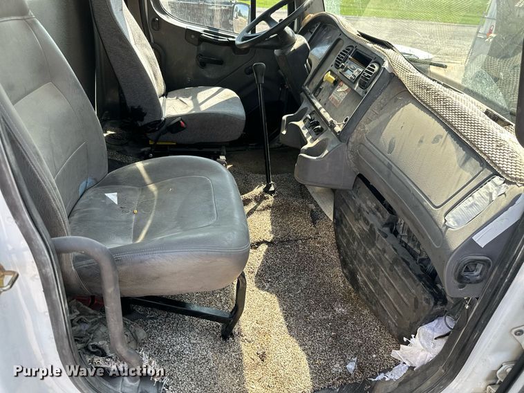 image for item ML9261 2006 Freightliner Business Class M2  fuel truck