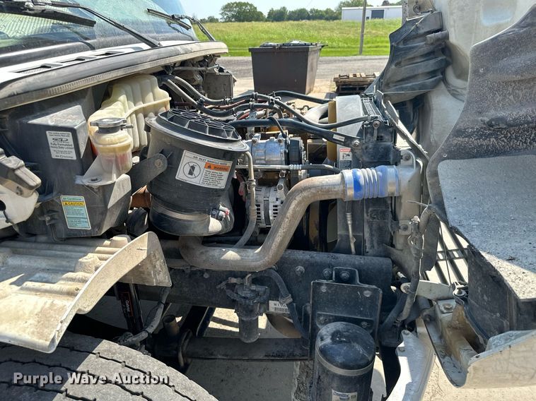 image for item ML9261 2006 Freightliner Business Class M2  fuel truck