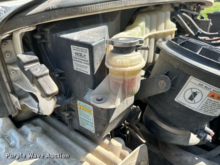 image for item ML9261 2006 Freightliner Business Class M2  fuel truck