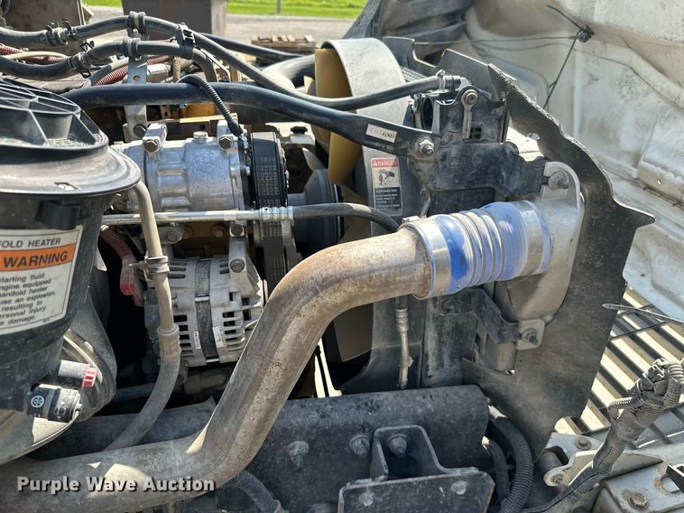 image for item ML9261 2006 Freightliner Business Class M2  fuel truck