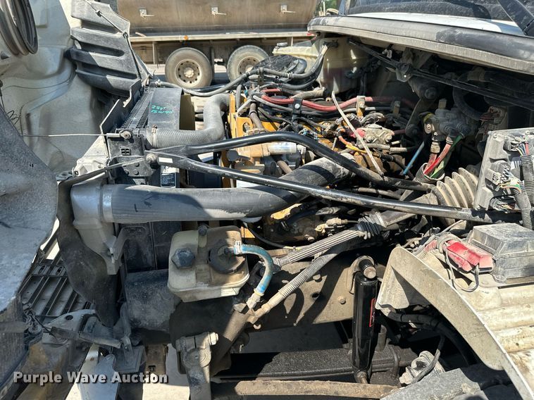 image for item ML9261 2006 Freightliner Business Class M2  fuel truck