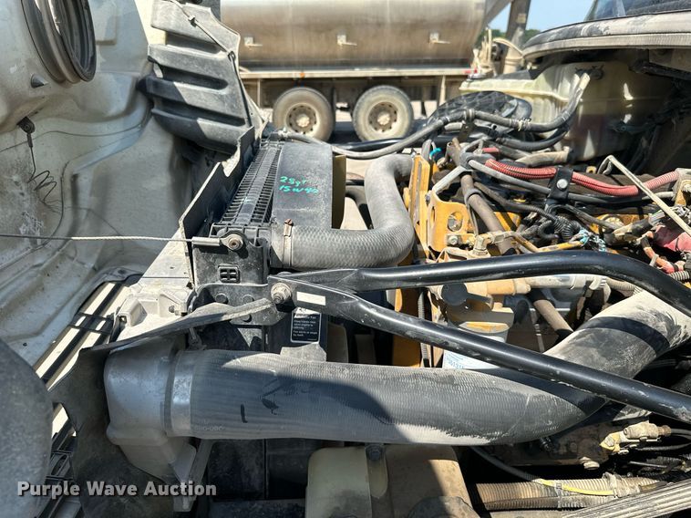 image for item ML9261 2006 Freightliner Business Class M2  fuel truck