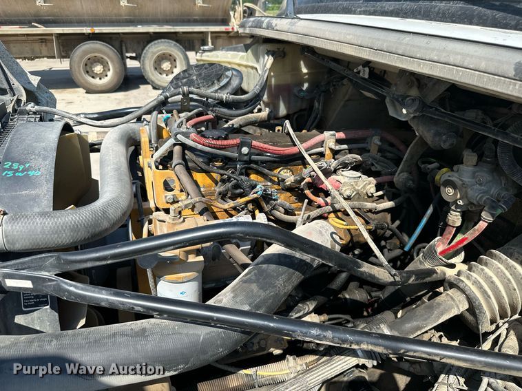 image for item ML9261 2006 Freightliner Business Class M2  fuel truck