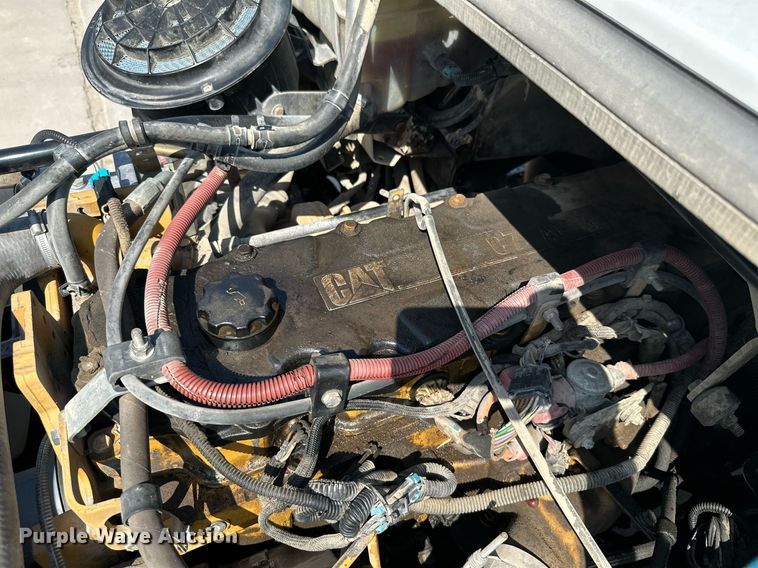 image for item ML9261 2006 Freightliner Business Class M2  fuel truck