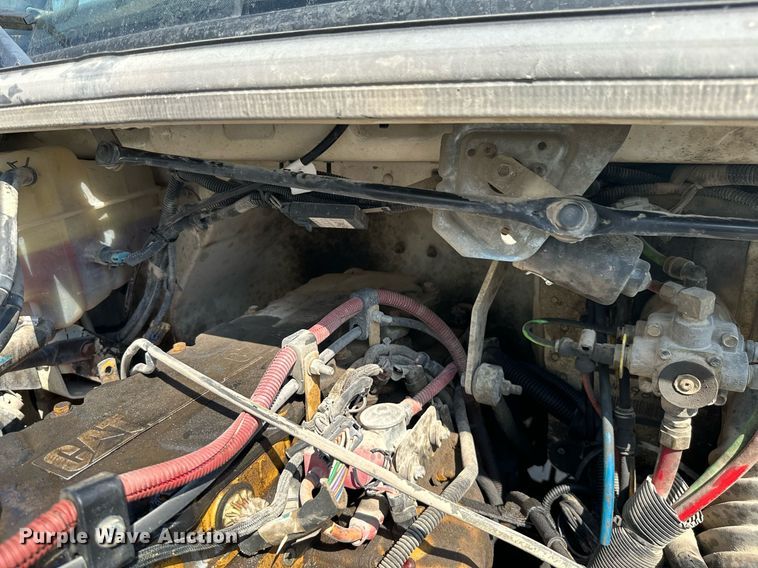 image for item ML9261 2006 Freightliner Business Class M2  fuel truck