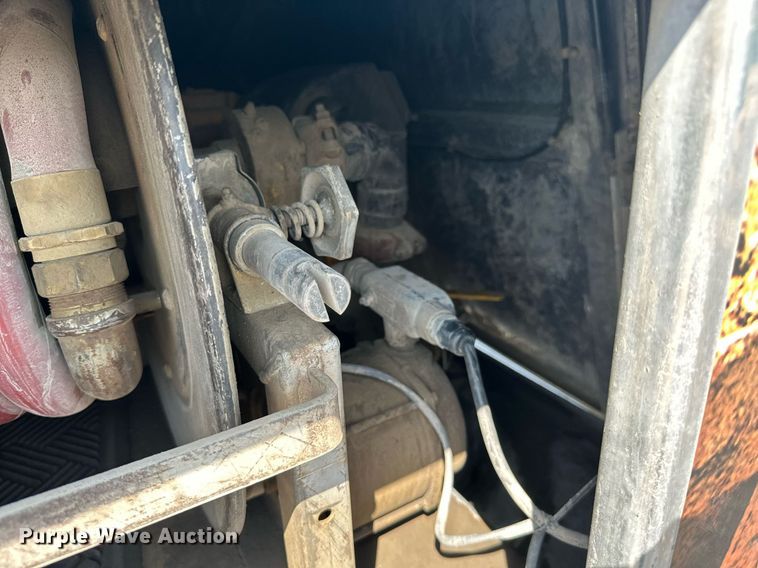 image for item ML9261 2006 Freightliner Business Class M2  fuel truck