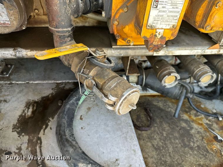 image for item ML9261 2006 Freightliner Business Class M2  fuel truck