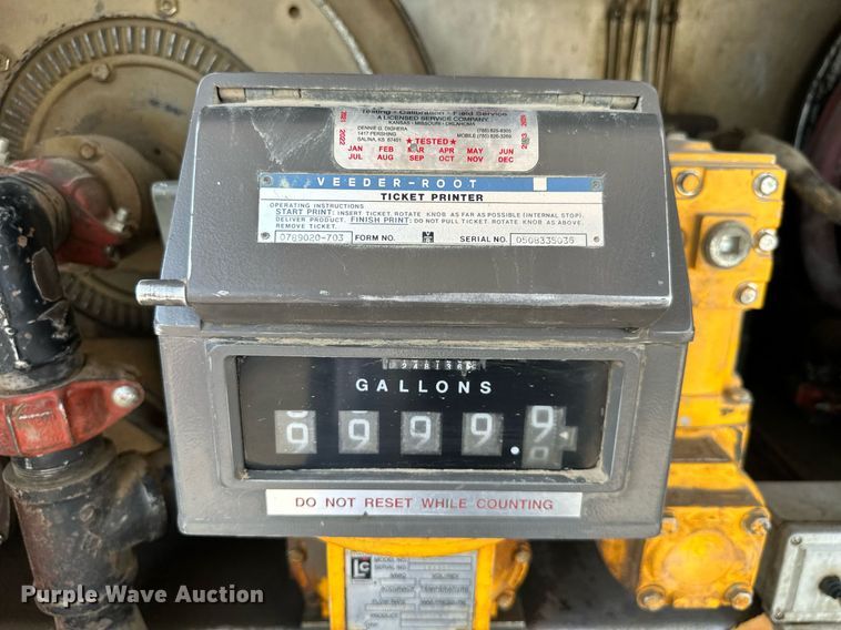 image for item ML9261 2006 Freightliner Business Class M2  fuel truck