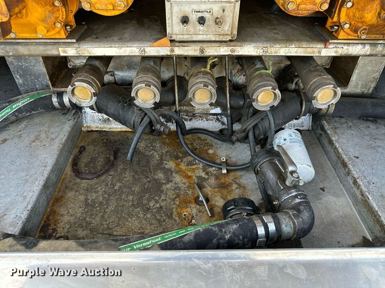 image for item ML9261 2006 Freightliner Business Class M2  fuel truck