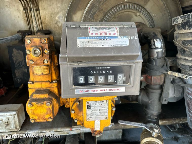 image for item ML9261 2006 Freightliner Business Class M2  fuel truck