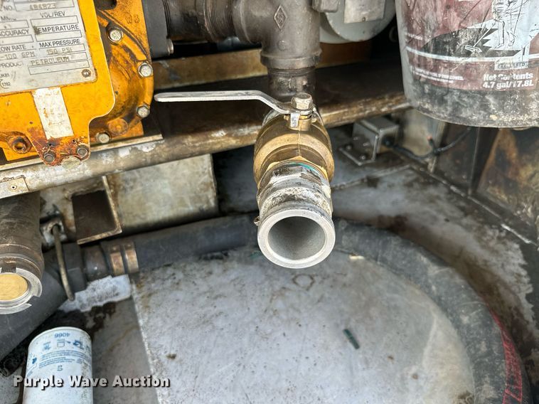 image for item ML9261 2006 Freightliner Business Class M2  fuel truck