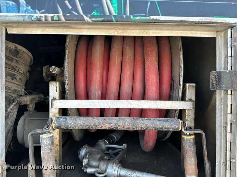 image for item ML9261 2006 Freightliner Business Class M2  fuel truck