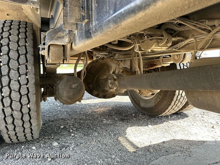 image for item ML9261 2006 Freightliner Business Class M2  fuel truck