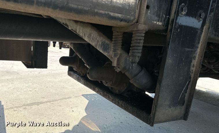 image for item ML9261 2006 Freightliner Business Class M2  fuel truck