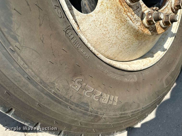 image for item ML9261 2006 Freightliner Business Class M2  fuel truck