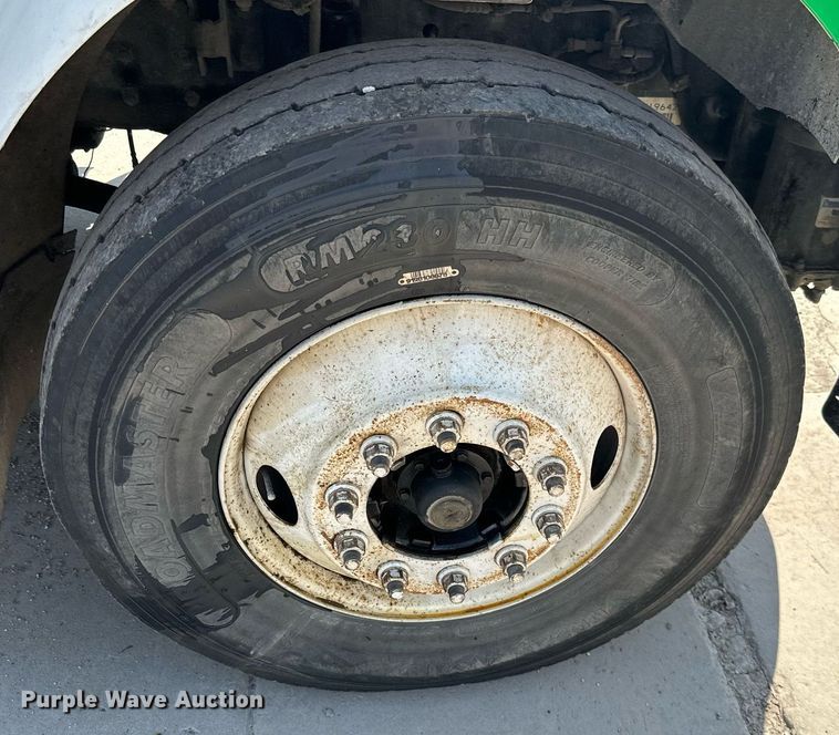 image for item ML9261 2006 Freightliner Business Class M2  fuel truck