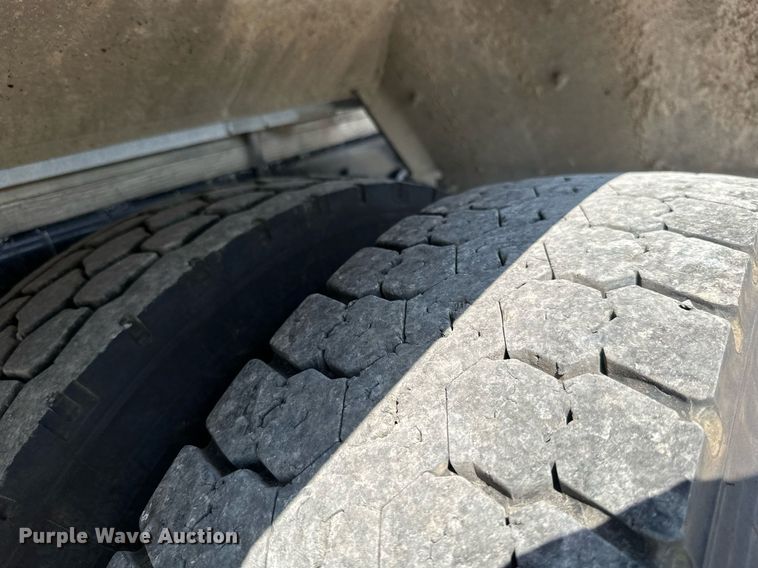 image for item ML9261 2006 Freightliner Business Class M2  fuel truck