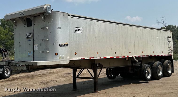 image for item MQ9326 2006 East  end dump trailer