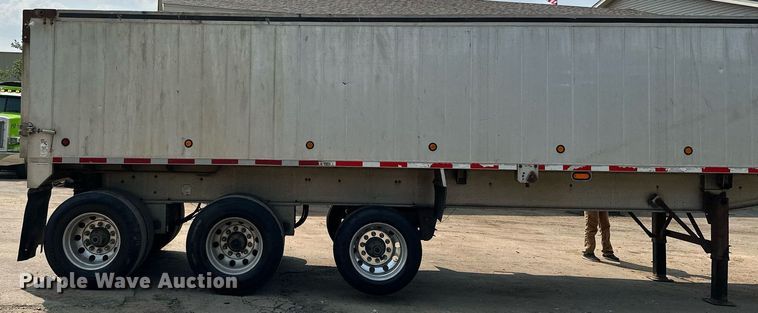 image for item MQ9326 2006 East  end dump trailer