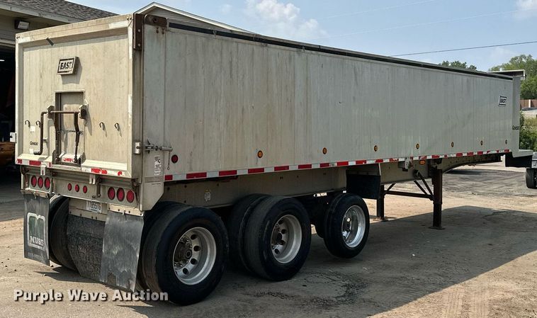 image for item MQ9326 2006 East  end dump trailer